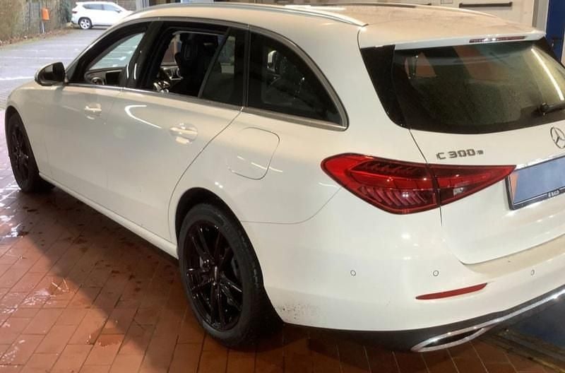 Gebraucht Mercedes C300e Advanced Plus 313 PS (230 kW) 2024 Polarweiss  unilack Kombi