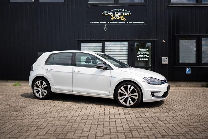 Weiß Gebraucht 2015 VW Golf VII GTE Kleinwagen | 11.700 € (Fairer Preis) - Bild 1/4