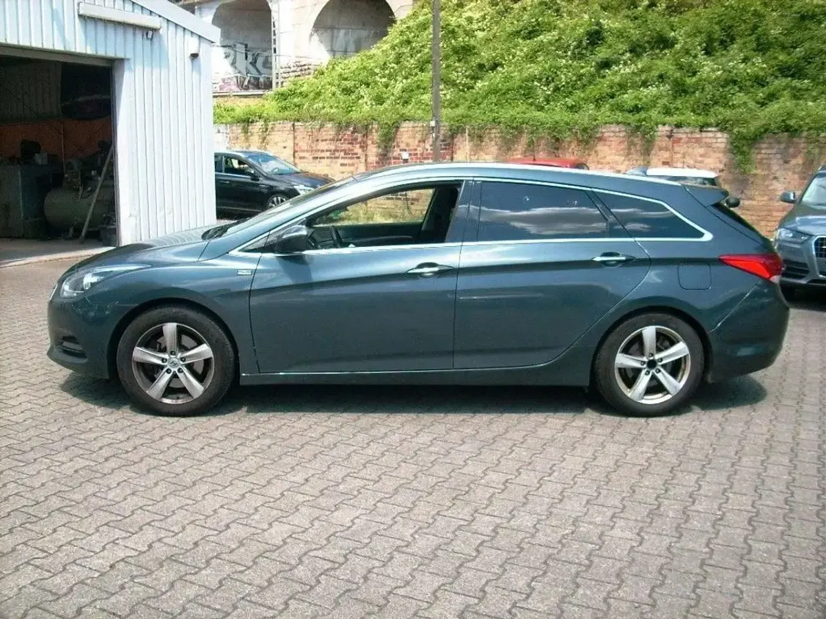 Gebraucht Hyundai i40 Style 141 PS (103 kW) 2015 Schwarz Kombi