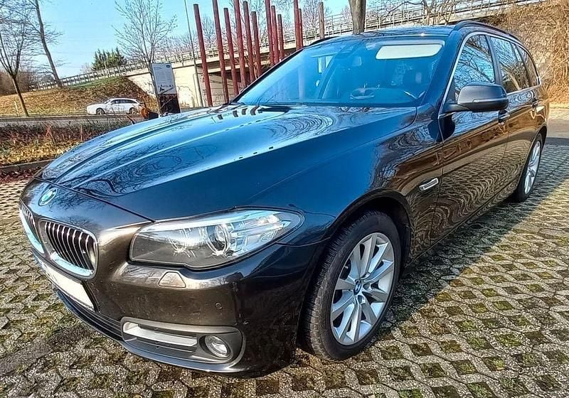 Braun Gebraucht 2015 BMW 520 Luxury Line Kombi | 12.800 € (Guter Preis) - Bild 1/4