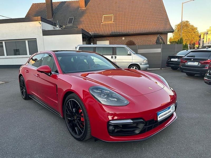 Rot Gebraucht 2019 Porsche Panamera Sport Turismo Limousine | 61.800 € (Superpreis) - Bild 1/4