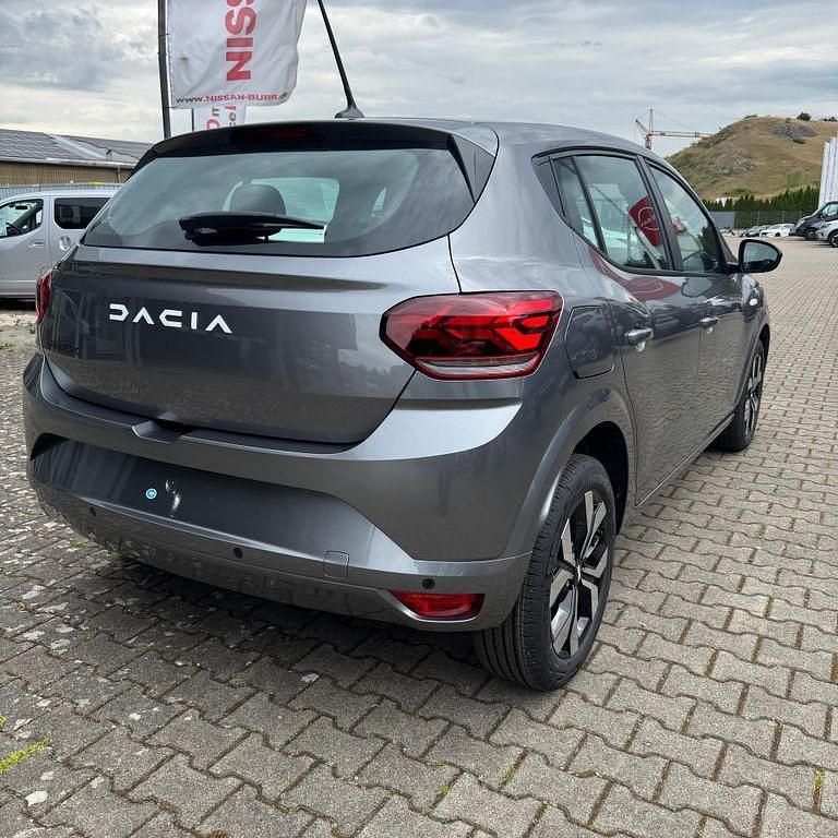 Neu Dacia Sandero Expression 91 PS (66 kW) 2025 Grau Kleinwagen