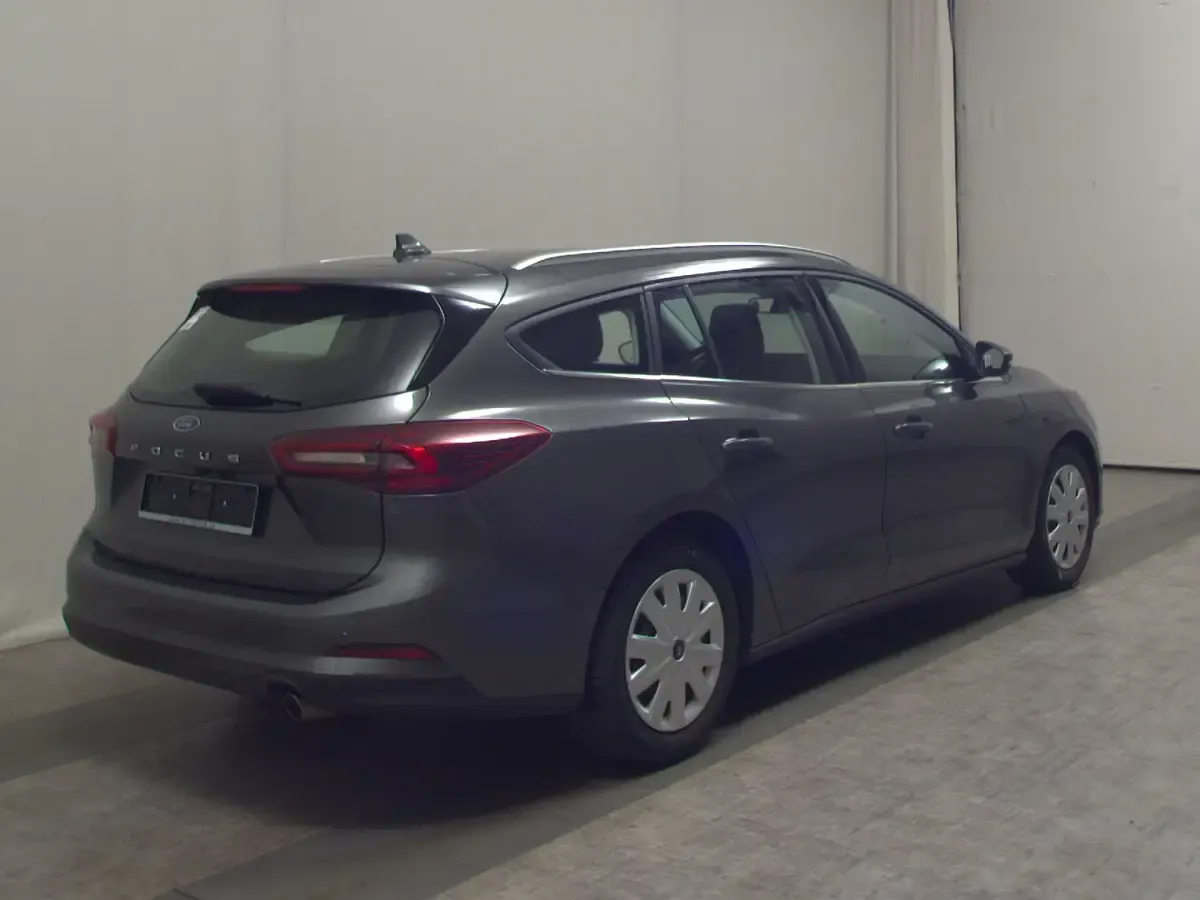 Gebraucht Ford Focus Titanium 120 PS (88 kW) 2022 Grau Kombi