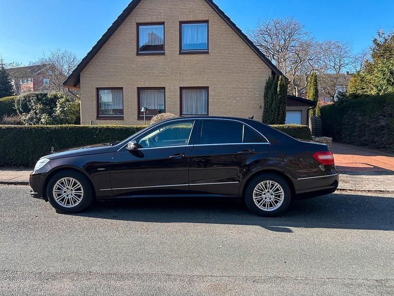 Gebraucht Mercedes E350 292 PS (214 kW) 2009 Braun Limousine