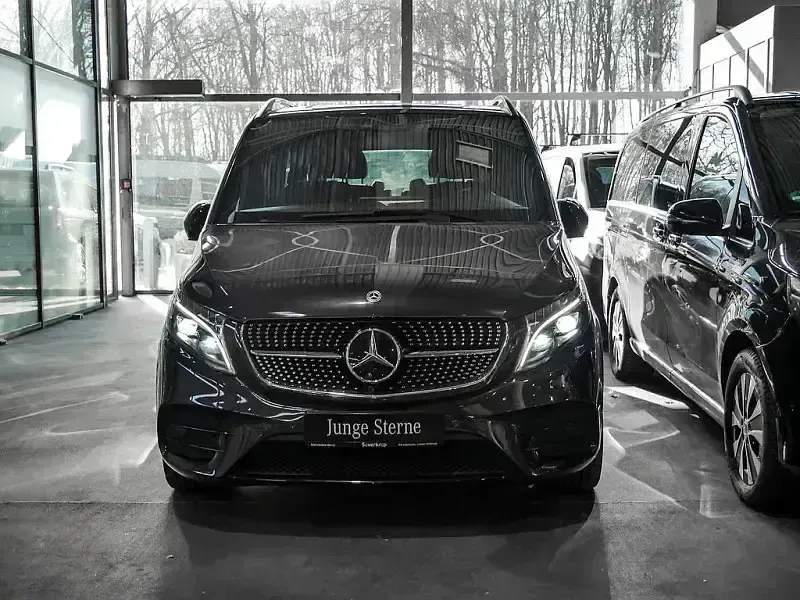Gebraucht Mercedes V300 Avantgarde Edition 237 PS (174 kW) 2022 Grau Van / Kleinbus