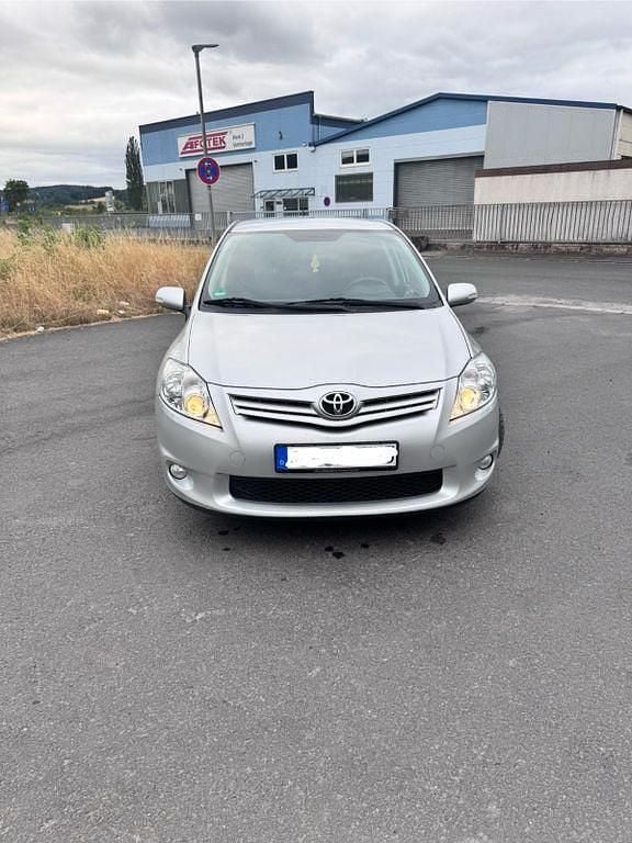 Silber Gebraucht 2012 Toyota Auris Limousine | 6.700 € (Guter Preis) - Bild 1/4