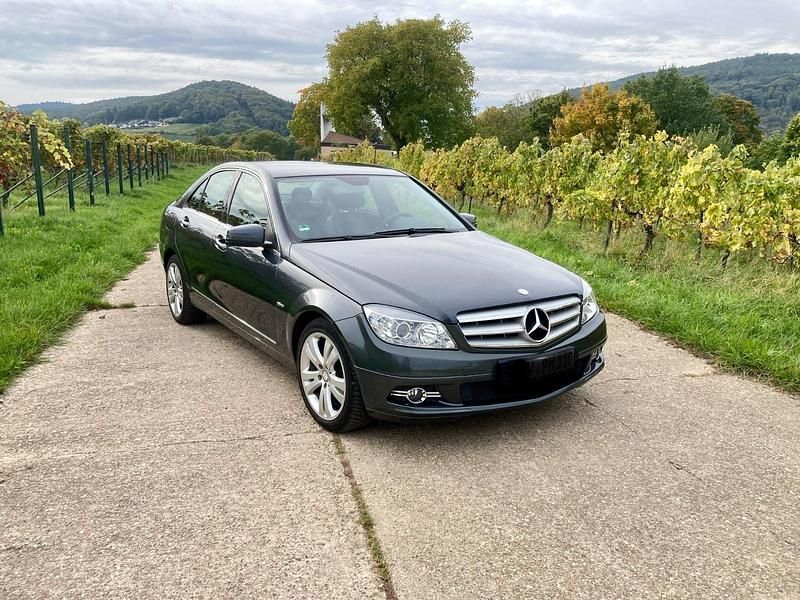 Grau Gebraucht 2008 Mercedes C200 Avantgarde Limousine | 4.400 € (Guter Preis) - Bild 1/4