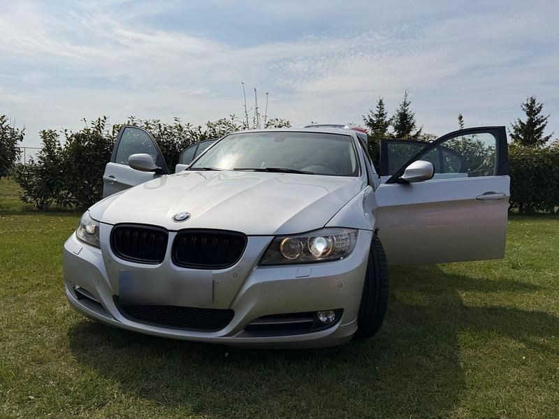 Second-hand BMW 330 Performance 272 CP (200 kW) 2010 Argintiu Berlinǎ