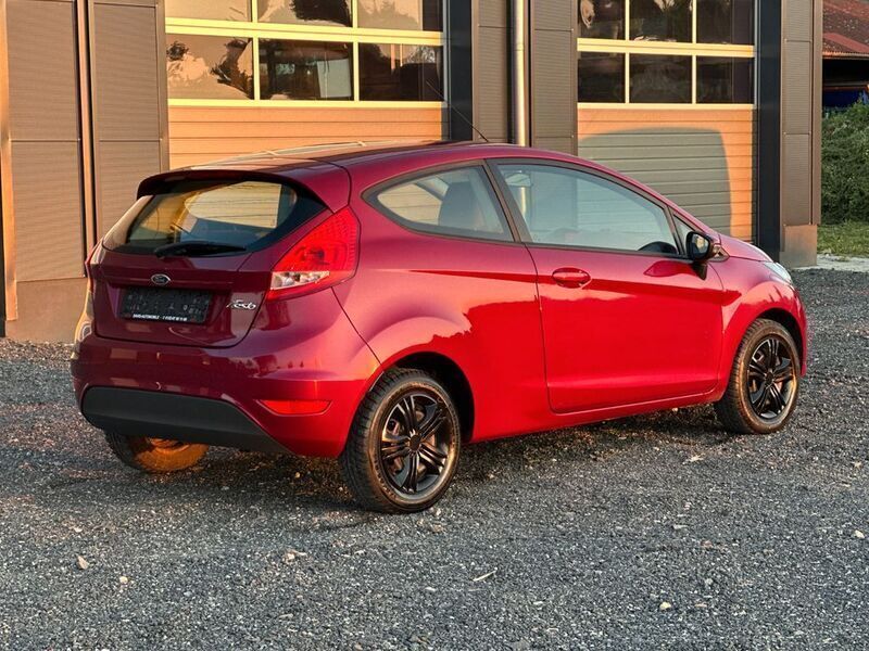 Gebraucht Ford Fiesta Trend 82 PS (60 kW) 2009 Rot Kleinwagen