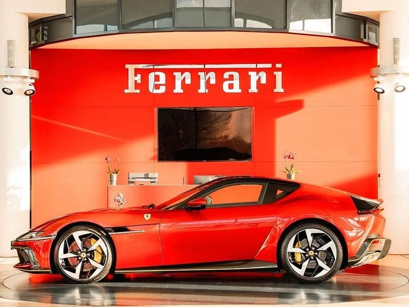 Gebraucht Ferrari 12 Cilindri 829 PS (609 kW) 2025 Rosso imola Coupé