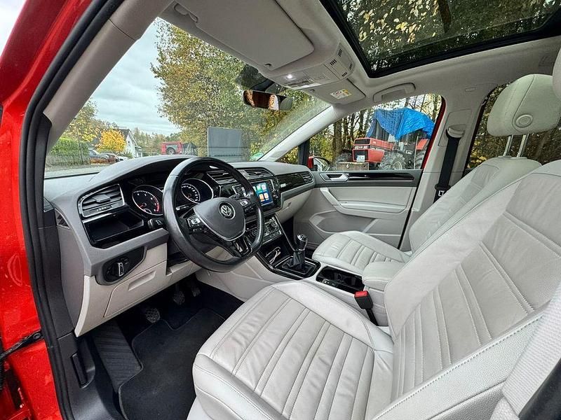 Gebraucht VW Touran Highline 150 PS (110 kW) 2016 Orange Van / Kleinbus