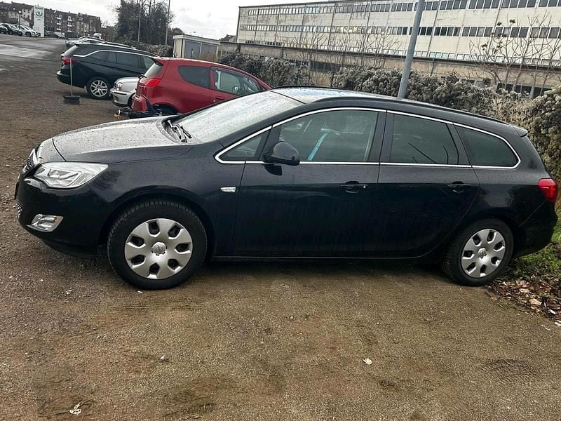 Gebraucht Opel Astra 140 PS (102 kW) 2011 Schwarz Kombi