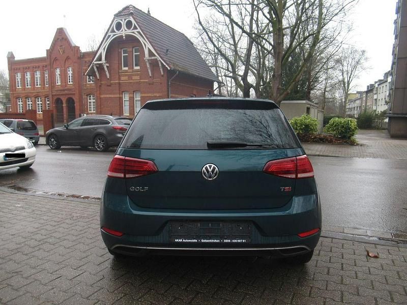 Gebraucht VW Golf Sound 150 PS (110 kW) 2017 Grün Limousine