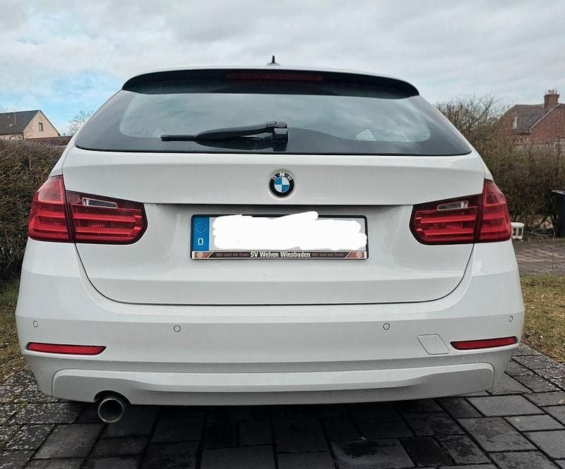 Gebraucht BMW 318 143 PS (105 kW) 2013 Weiß Limousine