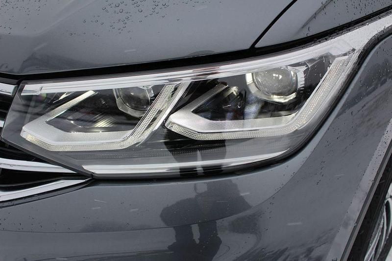 Gebraucht VW Tiguan Allspace Elegance 200 PS (147 kW) 2023 Platinum grey (metallic) SUV