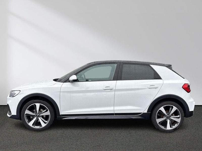 Gebraucht Audi A1 Ambiente 110 PS (80 kW) 2023 Gletscherweiß metallic Limousine