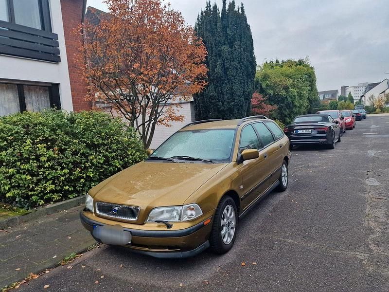 Gold Gebraucht 2000 Volvo V40 Kombi | 6.500 € - Bild 1/4