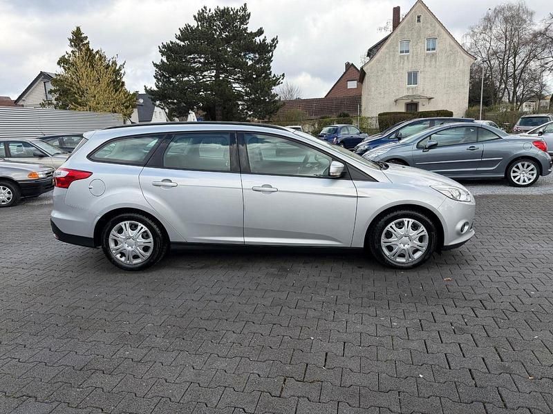 Gebraucht Ford Focus Trend 105 PS (77 kW) 2012 Silber Kombi