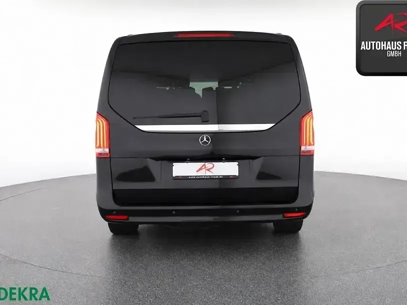 Gebraucht Mercedes V250 Avantgarde 190 PS (139 kW) 2023 Obsidianschwarz Van / Kleinbus