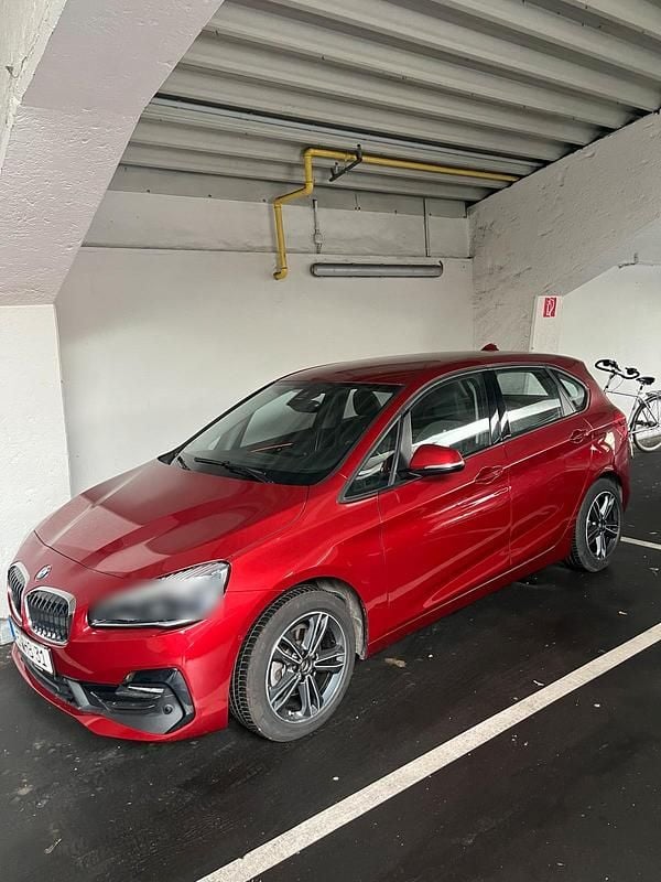 Rot Gebraucht 2019 BMW 218 Active Tourer Van / Kleinbus | 14.900 € (Superpreis) - Bild 1/4