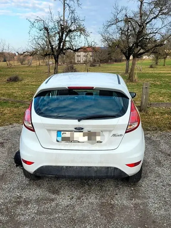 Gebraucht Ford Fiesta SYNC Edition 80 PS (58 kW) 2013 Weiß Limousine