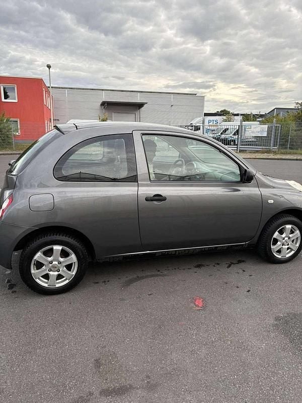 Grau Gebraucht 2003 Nissan Micra Kleinwagen | 1.700 € - Bild 1/4
