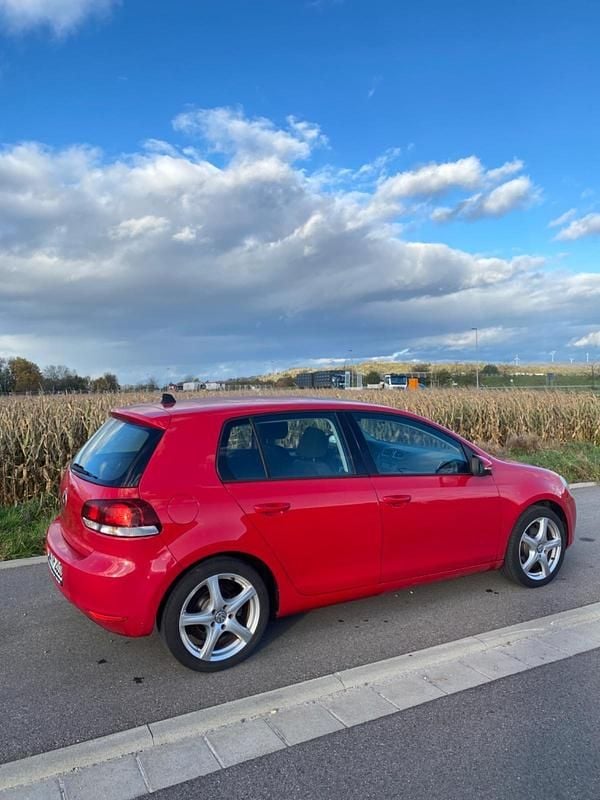 Rot Gebraucht 2009 VW Golf VI Trendline Kleinwagen | 4.150 € (Fairer Preis) - Bild 1/4