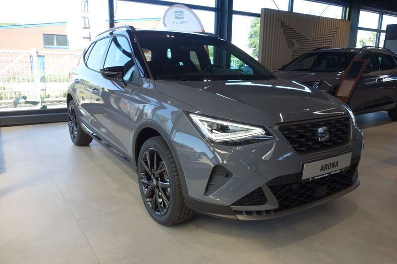 Grau Neu 2025 Seat Arona Black Edition SUV | 29.890 € (Teuer) - Bild 1/4
