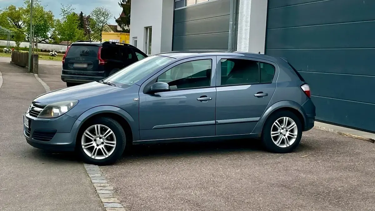 Gebraucht Opel Astra 77 PS (56 kW) 2007 Grau Limousine