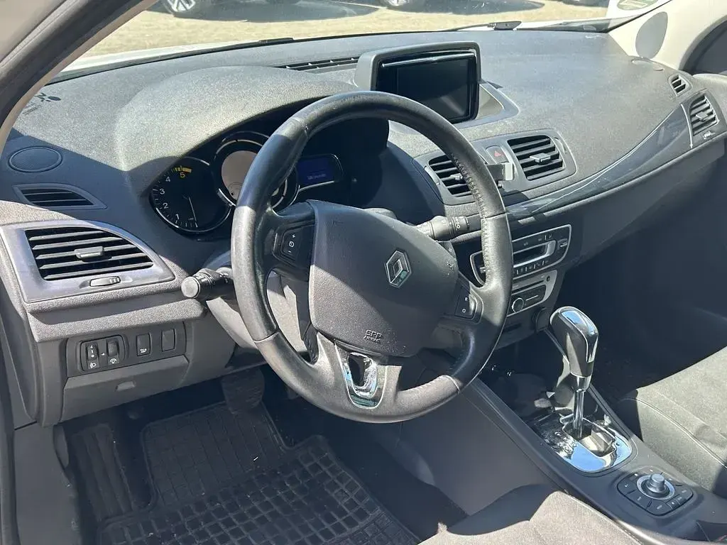 Gebraucht Renault Mégane III LIMITED 110 PS (80 kW) 2015 Weiß Limousine