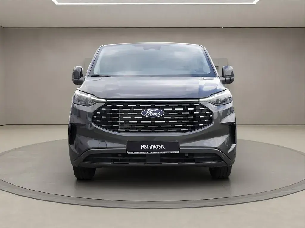 Neu Ford Tourneo Titanium 170 PS (125 kW) 2025 Magneticgrau (metallic) Van / Kleinbus