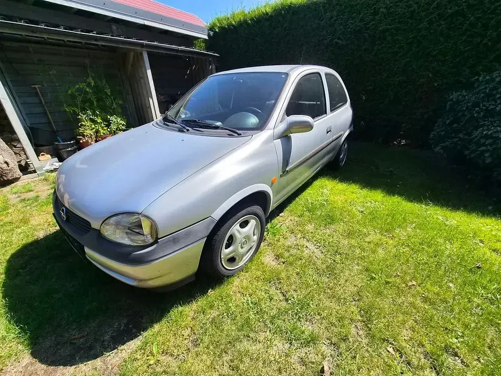 Gebraucht Opel Corsa 54 PS (39 kW) 1999 Silber Limousine