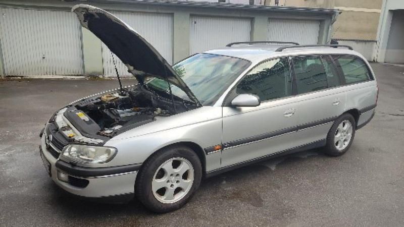 Silber Gebraucht 1999 Opel Omega Kombi | 2.950 € (Etwas zu teuer) - Bild 1/4