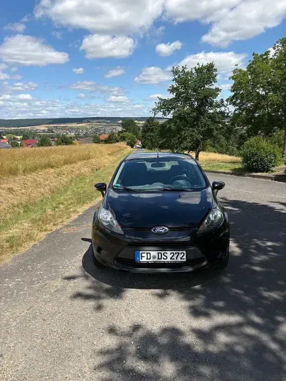 Gebraucht Ford Fiesta Trend 60 PS (44 kW) 2010 Blau Limousine
