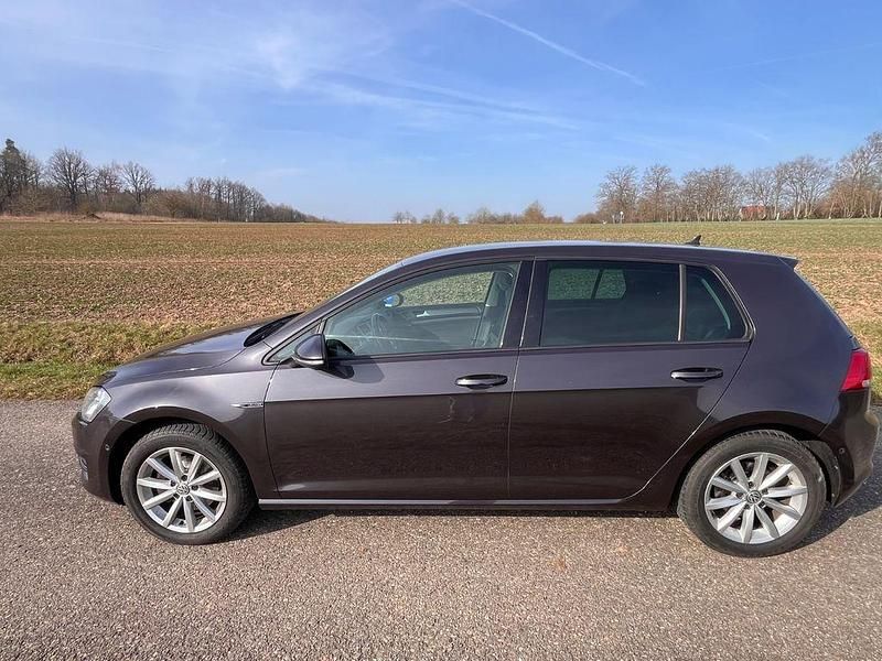 Gebraucht VW Golf VII LOUNGE 110 PS (80 kW) 2015 Grau Kleinwagen