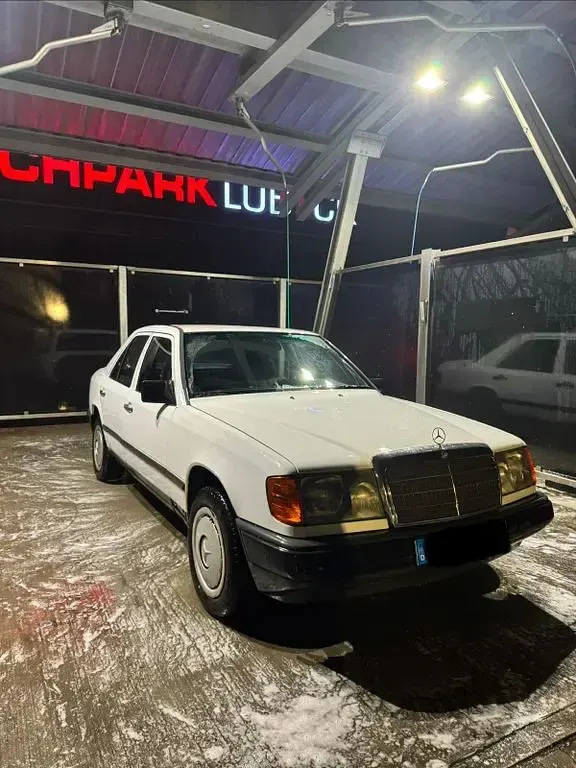 Gebraucht Mercedes E300 179 PS (131 kW) 1988 Weiß Limousine