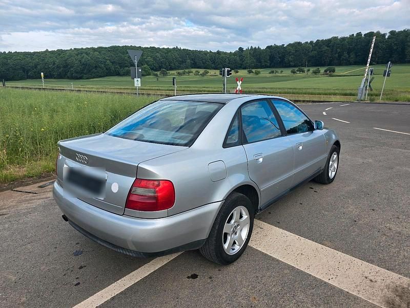 Usata Audi A4 101 CV (74 kW) 1998 Argento Berlina