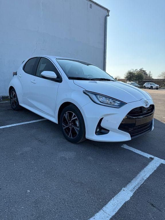 Neu Toyota Yaris Style 92 PS (67 kW) 2025 Weiß Kleinwagen