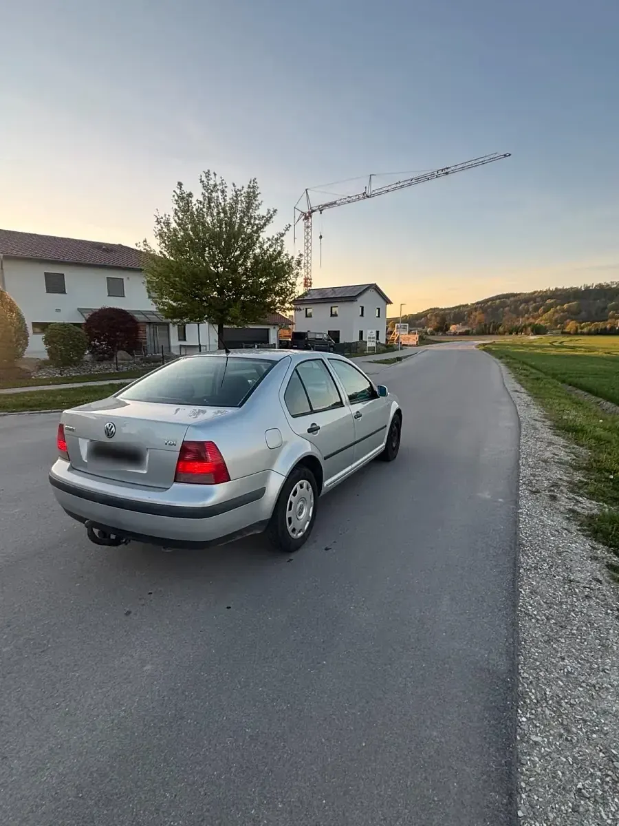 Gebraucht VW Bora 90 PS (66 kW) 2000 Grau Limousine