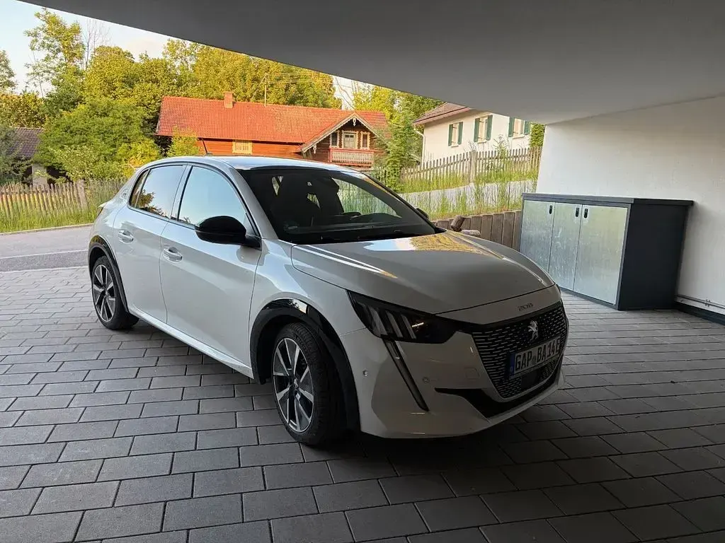 Gebraucht Peugeot e-208 GT 100 kW (136 PS) 2022 Weiß Kleinwagen