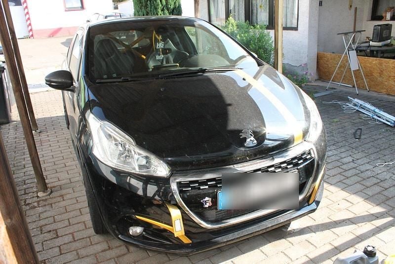 Schwarz Gebraucht 2016 Peugeot 208 GTi Kleinwagen | 12.999 € (Teuer) - Bild 1/4
