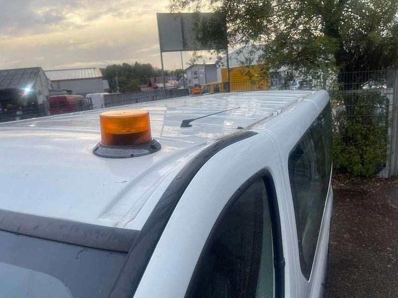 Gebraucht Renault Trafic 117 PS (86 kW) 2009 Weiß Van / Kleinbus