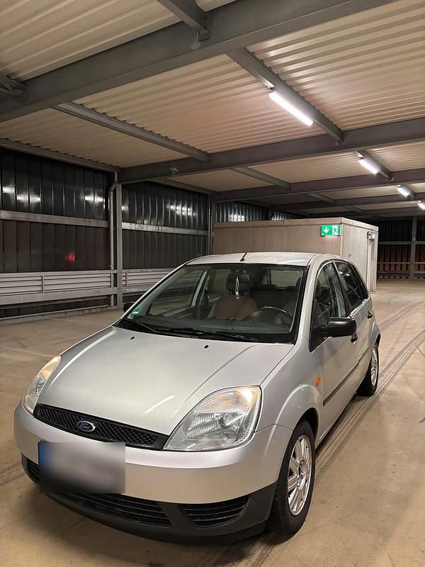 Silber Gebraucht 2002 Ford Fiesta Kleinwagen | 1.000 € (Fairer Preis) - Bild 1/4
