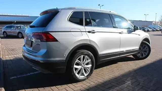 Gebraucht VW Tiguan Allspace Highline 150 PS (110 kW) 2020 Silber SUV