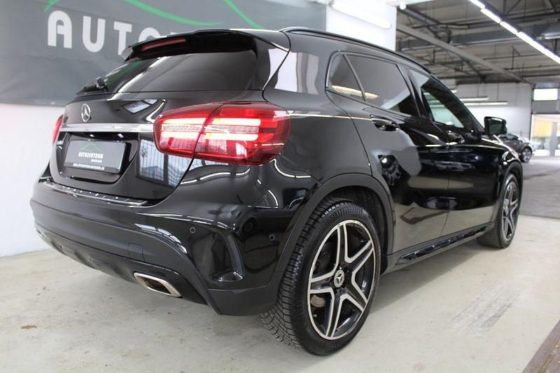 Gebraucht Mercedes GLA200 AMG line 136 PS (100 kW) 2018 Kosmosschwarz SUV