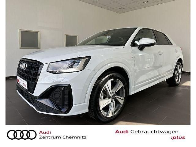 Gletscherweiß metallic Gebraucht 2021 Audi Q2 S-Line SUV | 26.990 € (Fairer Preis) - Bild 1/4