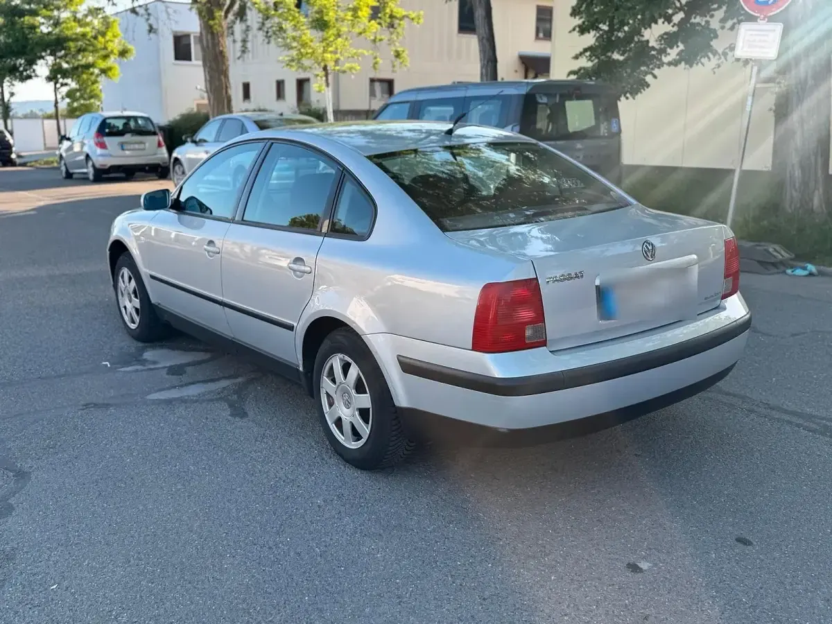 Gebraucht VW Passat 101 PS (74 kW) 2000 Grau Limousine