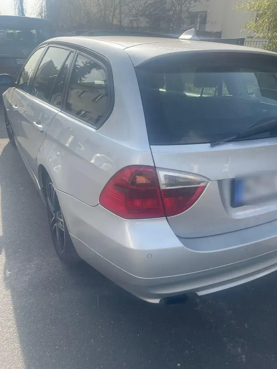 Gebraucht BMW 320 177 PS (130 kW) 2008 Silber Kombi
