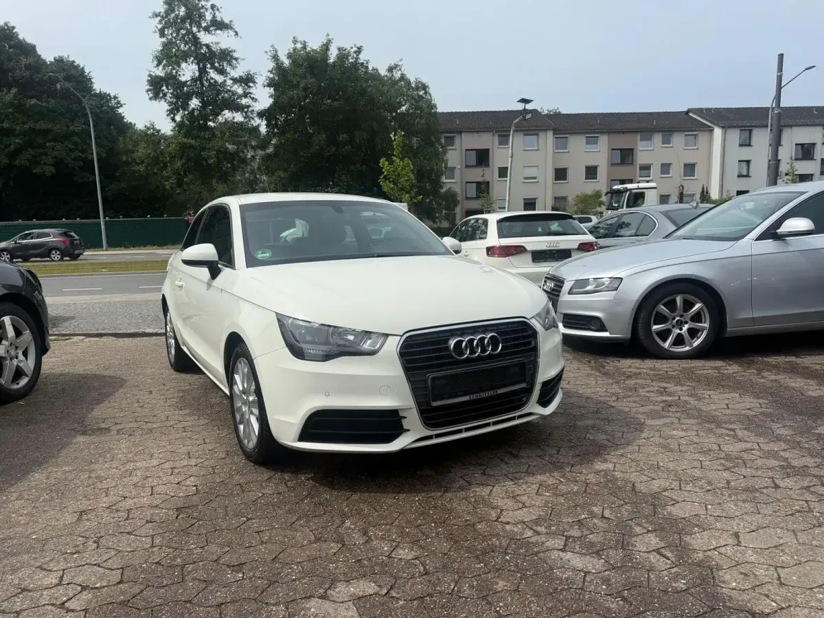 Gebraucht Audi A1 Attraction 86 PS (63 kW) 2010 Beige Kleinwagen