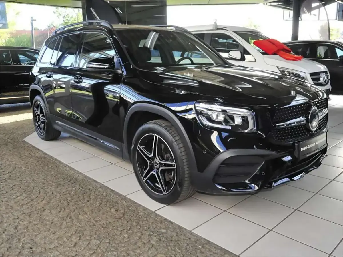 Gebraucht Mercedes GLB200 AMG 150 PS (110 kW) 2025 Metalliclack kosmosschwarz SUV